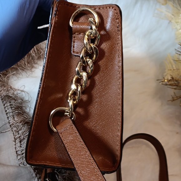 Michael Kors Hamilton Traveler Crossbody bag - Picture 7 of 14